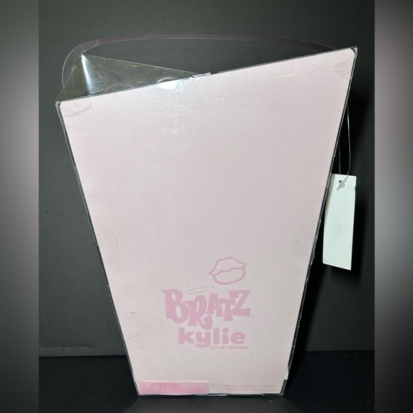 Bratz Kylie Doll - Picture 3 of 7